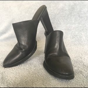 ❌SOLD❌ Vintage Black Leather Mules Heels